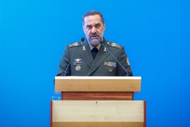 وزير الدفاع يحذر الأعداء: أي خطأ سيلقى ردا قوياً وحاسماً من إيران