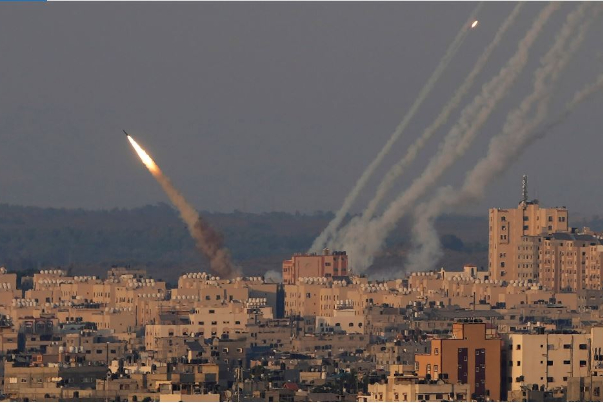 مقاومة غزة توسع مديات رشقاتها الصاروخية لتصل ايلات وحيفا