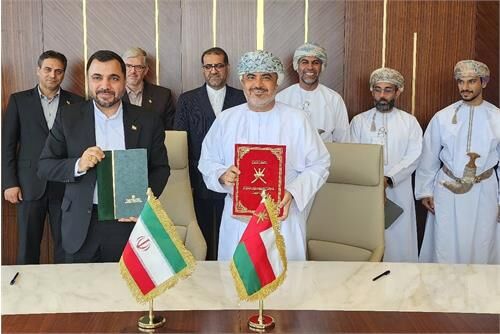 Iran and Oman sign document to expand information tech cooperation