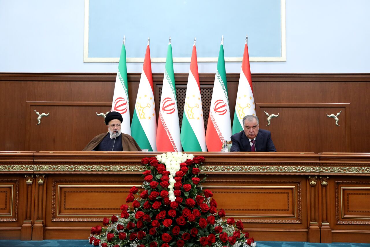 Iran and Tajikistan call for bolstering mutual ties