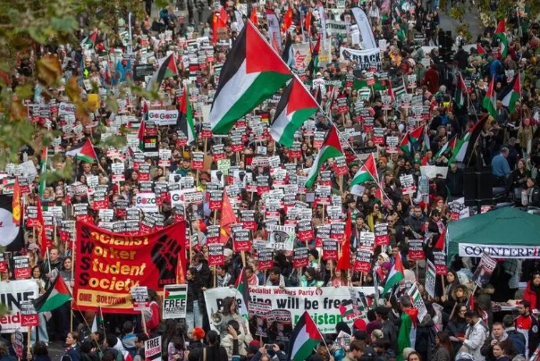 「视频」英国伦敦市中心爆发大规模声援巴勒斯坦游行