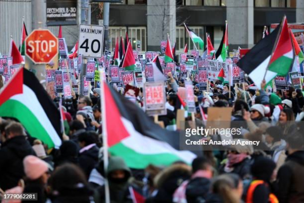 تجمع مردم «تورنتو» کانادا در اعتراض به نسل‌کشی در غزه