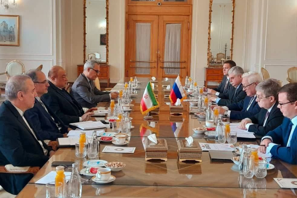 مباحثات ايرانية- روسية لتطوير التعاون الإقتصادي
