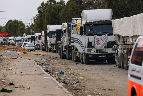 ورود 100 کامیون کمک بشردوستانه به غزه؛ آمریکا: اسرائیل با ادامه آتش‌بس موافق است