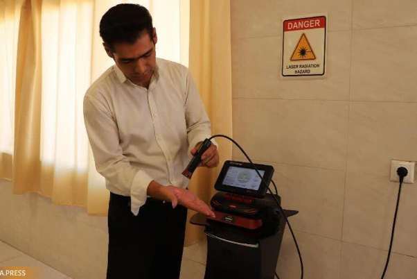 شركة ايرانية تصنّع جهاز عملي في العلاج الطبيعي يعتمد على الليزر