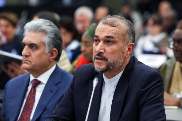 وزير الخارجية: ايران أحرزت المركز الاول بين الدول المستضفية للاجئين