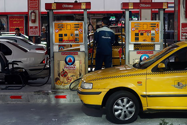 جزئیات اختلال در برخی پمپ بنزین‌ها؛ وزیر نفت: عرضه سوخت تا اطلاع ثانوی آفلاین خواهد بود