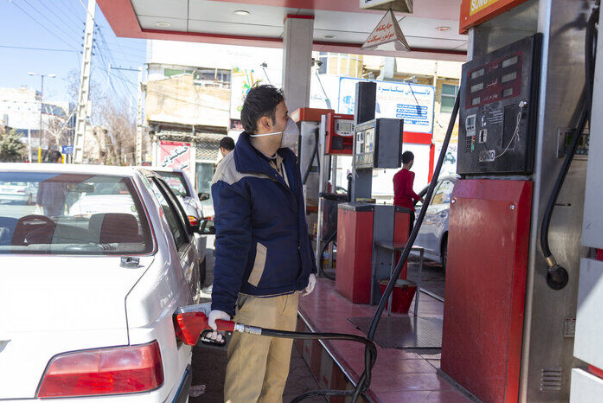 تمام پمپ بنزین‌ها فعال شدند/ امکان سوخت‌گیری 40 درصد جایگاه‌ها با کارت