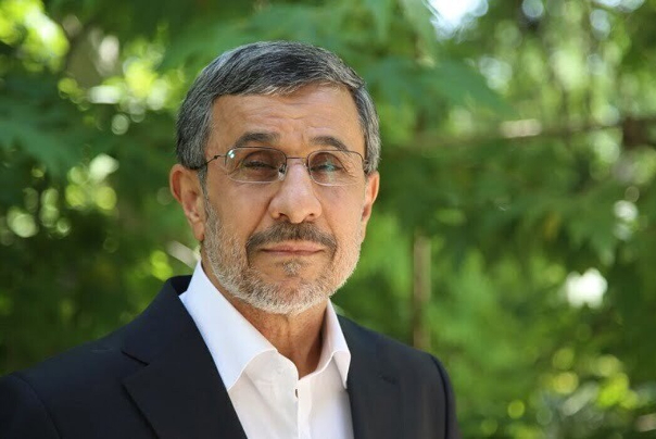 پاسخ احمدی‌نژاد به لاریجانی: من چیزهایی را می‌دانم که شما نمی‌دانید
