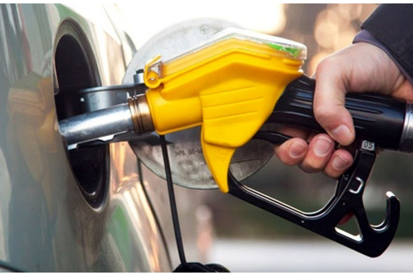خسارت نجومی ناشی از عدم صادرات روزانه 50 میلیون لیتر بنزین