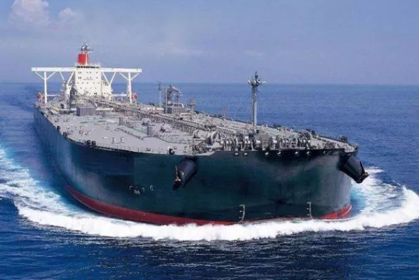 رویترز مدعی توقیف یک نفتکش توسط ایران شد