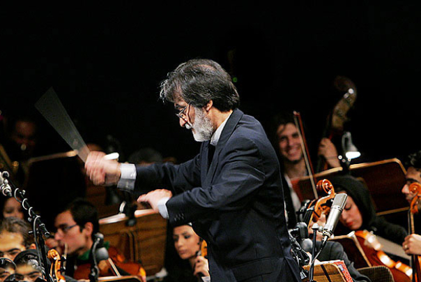 اجرای زیبای موسیقی فیلم خاطره انگیز «ترن» توسط ارکستر موسیقی ملی ایران به رهبری استاد مجید انتظامی +فیلم