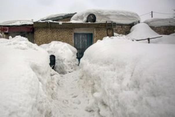 خانه ها زیر برف در روستای یاقوش در آذربایجان غربی دفن شدند+فیلم