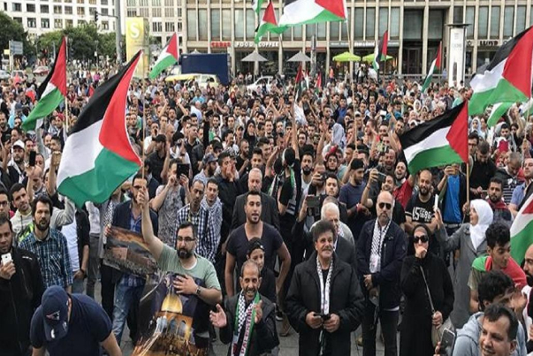 تظاهرات مردم آلمان برای محکوم کردن جنایات رژیم صهیونیستی در نوار غزه+فیلم