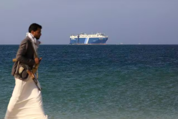 القوات اليمنية تواصل إستهداف السفن المتّجهة إلى موانئ الاحتلال
