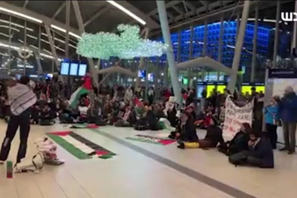 صدها هلندی با تحصن در ایستگاه قطار شهر زاندام به حمایت از مردم غزه پرداختند +فیلم