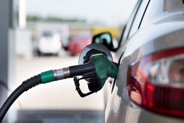 چرا سهمیه آزاد بنزین کاهش یافت؟