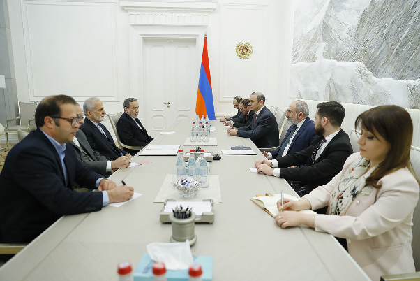 Политико-экономическое развитие отношений между Тегераном и Ереваном, в центре внимания встречи Харази с властями Армении