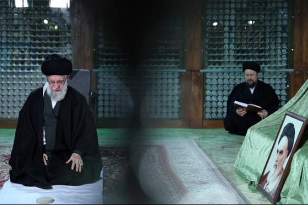 قائد الثورة الإسلامية يزور مرقد الامام الخميني (رض)