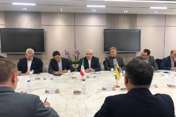 ايران وفنزويلا تتابعان تطوير العلاقات الثنائية في مجال النفط والغاز