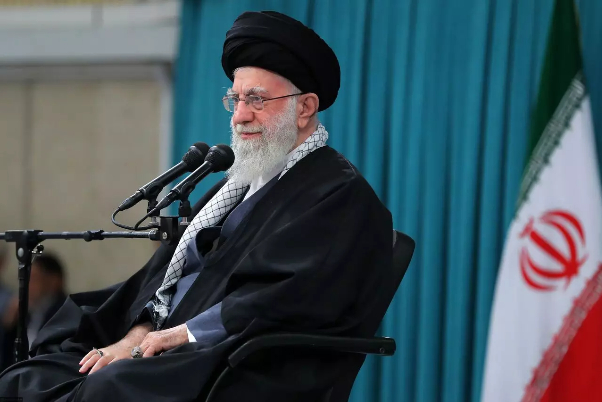 قائد الثورة: الشعب الايراني اظهر اعتزازه بالثورة الاسلامية أمام العالم في ذكرى انتصار الثورة