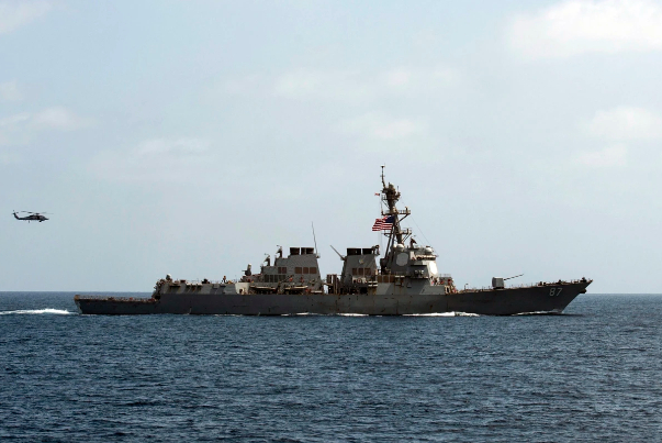 Йеменский ракетный удар по двум американским кораблям в Аденском заливе