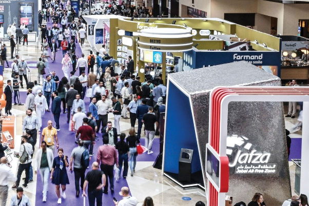 العلم الإيراني شامخ كالعادة؛ ماذا يحدث في معرض "جلفود 2024"؟