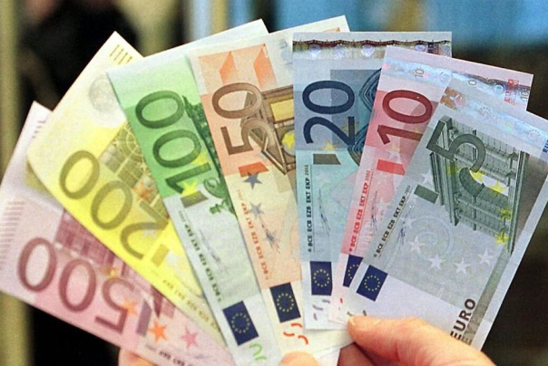 افزایش سرانه فروش ارز مسافرتی هوایی به متقاضیان از 500 به 1000 یورو