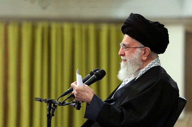 伊朗最高领袖：我们人民依靠伊斯兰革命力量创造了大奇迹令人敬佩