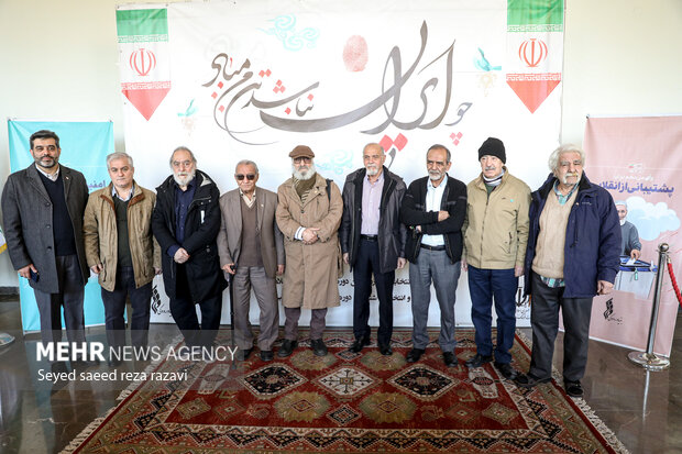Iranian artists cast their votes at Tehran Vahdat Hall