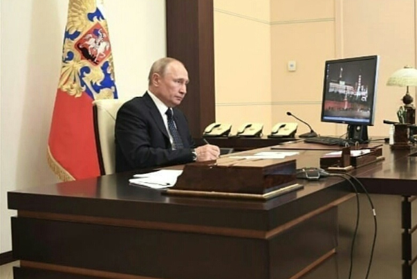 پوتین در انتخابات ریاست‌جمهوری روسیه به صورت آنلاین رأی داد + فیلم