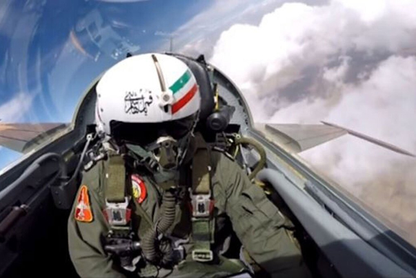 تبریک نوروزی خلبان نیروی هوایی ارتش برفراز خلیج فارس و از آسمان ایران +فیلم