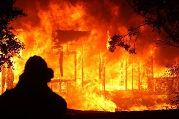 شمع سفرۀ هفت‌سین یک خانه را به آتش کشید +فیلم