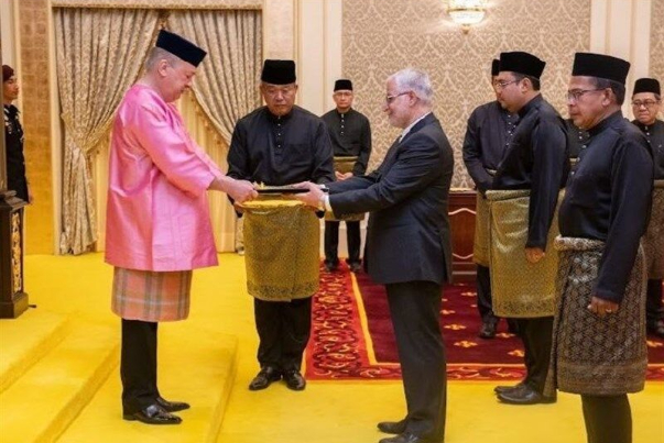 New Iranian envoys to Malaysia, Brazil present copies of credentials