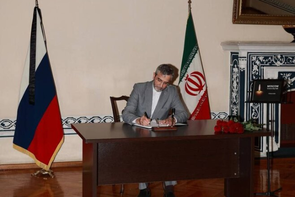 باقری دفتر یادبود سفارت روسیه را امضا کرد
