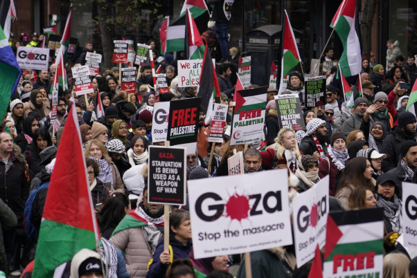 בריטניה: 600 עורכי דין חותמים על מכתב להפסקת חימוש "ישראל" כצעד למניעת רצח עם