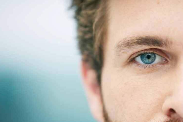 جراحی زیبایی تغییر رنگ چشم چه  عوارض خطرناکی دارد؟