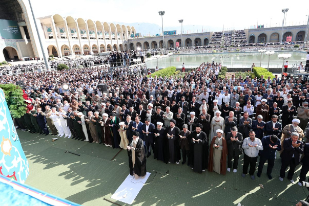 تصاویری از اقامه نماز عید فطر به امامت رهبر معظم انقلاب