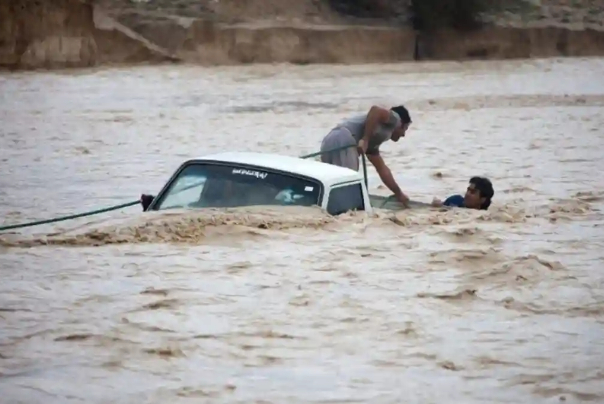70 سرنشین سه دستگاه اتوبوس گرفتار سیلاب مسیر نیکشهر- چابهار نجات یافتند