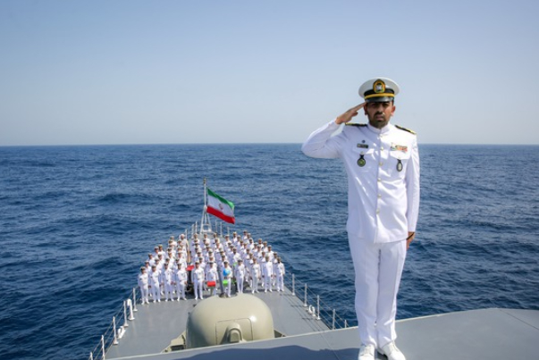 بحرية الجيش ترافق السفن الإيرانية حتى البحر الأحمر