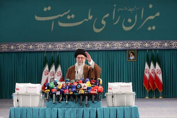 قائد الثورة: كلما كان البرلمان أقوى، كلما أصبح من الممكن العمل في البلاد