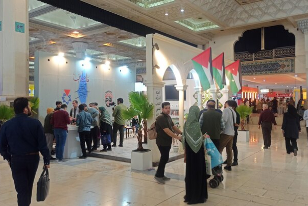 معرض طهران الدولي للكتاب في يومه الرابع...مبيعات الكتاب تتجاوز 142 مليار تومان