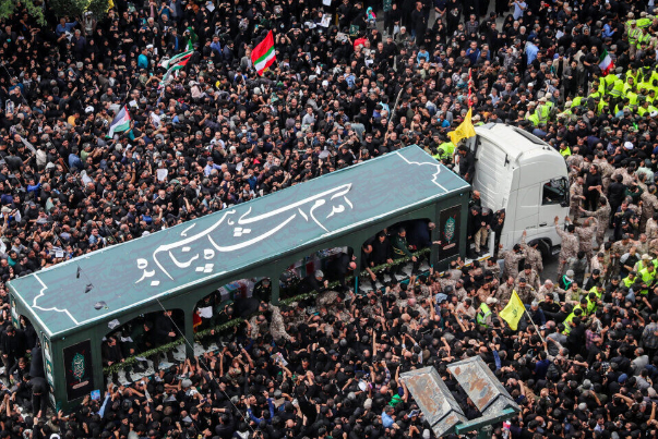 عائلة الشهيد اية الله رئيسي تشكر قائد الثورة الاسلامية والشعب الايراني