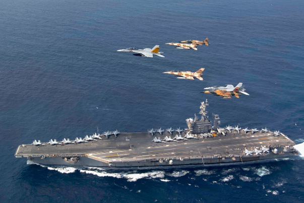 القوات اليمنية تستهدف آيزنهاور للمرة الثانية