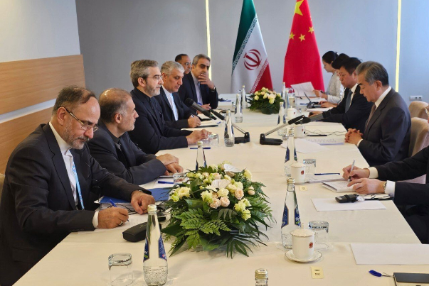 الصين تؤكد التزامها بسلامة الأراضي الإيرانية