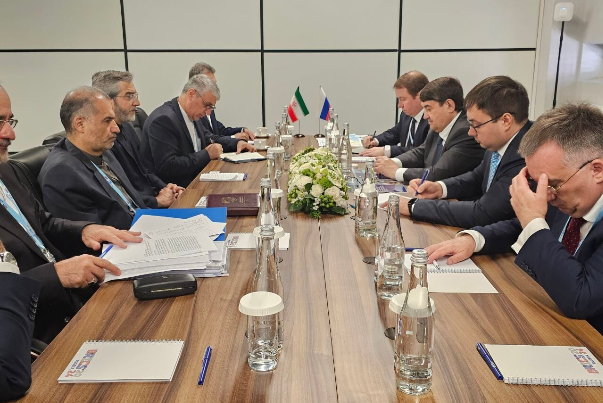 ايران وروسيا تبحثان تطوير التعاون الشامل