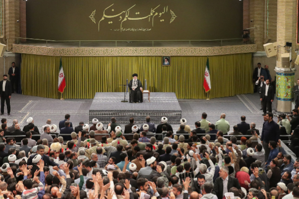 قائد الثورة: المشاركة الشعبية هي جوهر الجمهورية الإسلامية