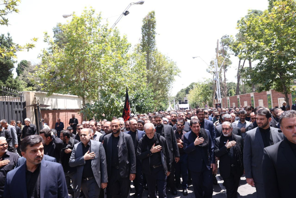 بزشكيان ومخبر يشاركان في مراسم العزاء الحسيني بديوان رئاسة الجمهورية