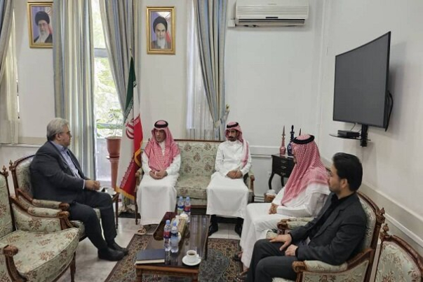 المدير العام القنصلي لوزارة الخارجية يلتقي السفير السعودي لمتابعة قضية حاج ايراني معتقل