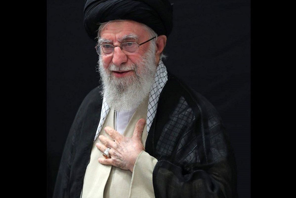 قائد الثورة يستقبل رئيس الجمهورية وأعضاء الحكومة الجديدة